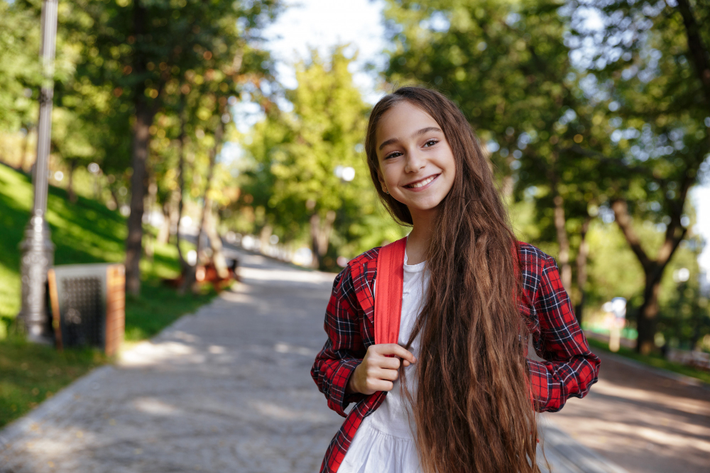 Adolescente al aire libre, mindfulness y naturaleza
